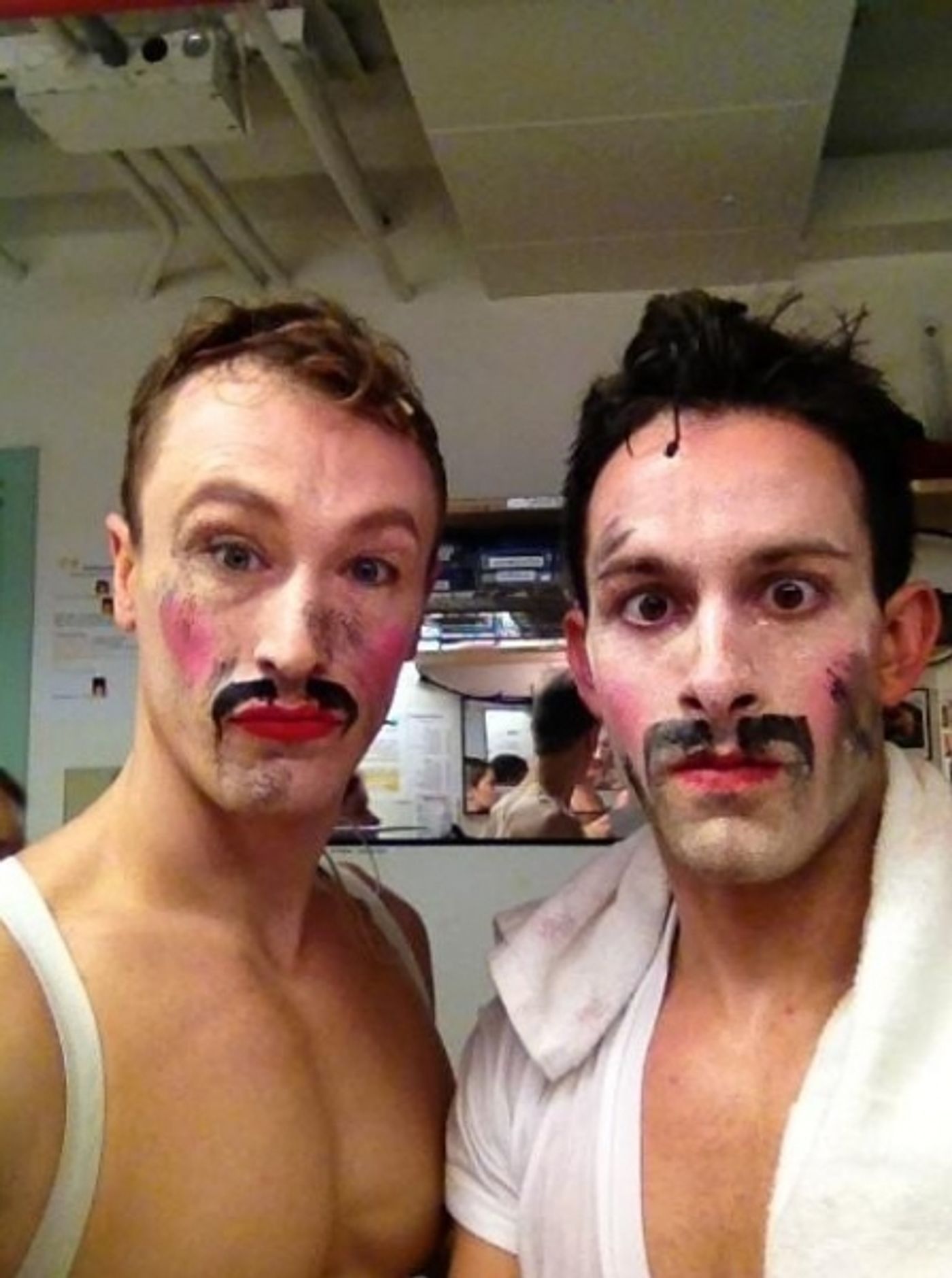 Photo Flash: Saturday Intermission Pics, Oct 6 -  Perez Hilton's Last NEWSical Shot, ANYTHING GOES' First Tour Pic and More!  Image