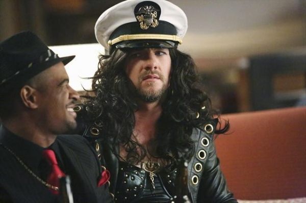 Photo Flash: First Look at 10/30's Episode of HAPPY ENDINGS  Image