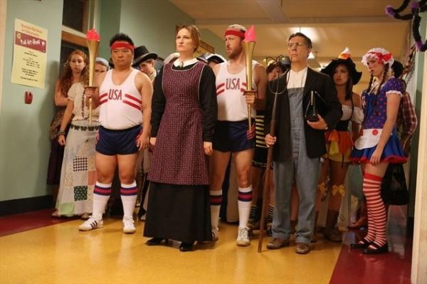 Photo Flash: Sneak Peek at SUBURGATORY's Halloween Episode  Image