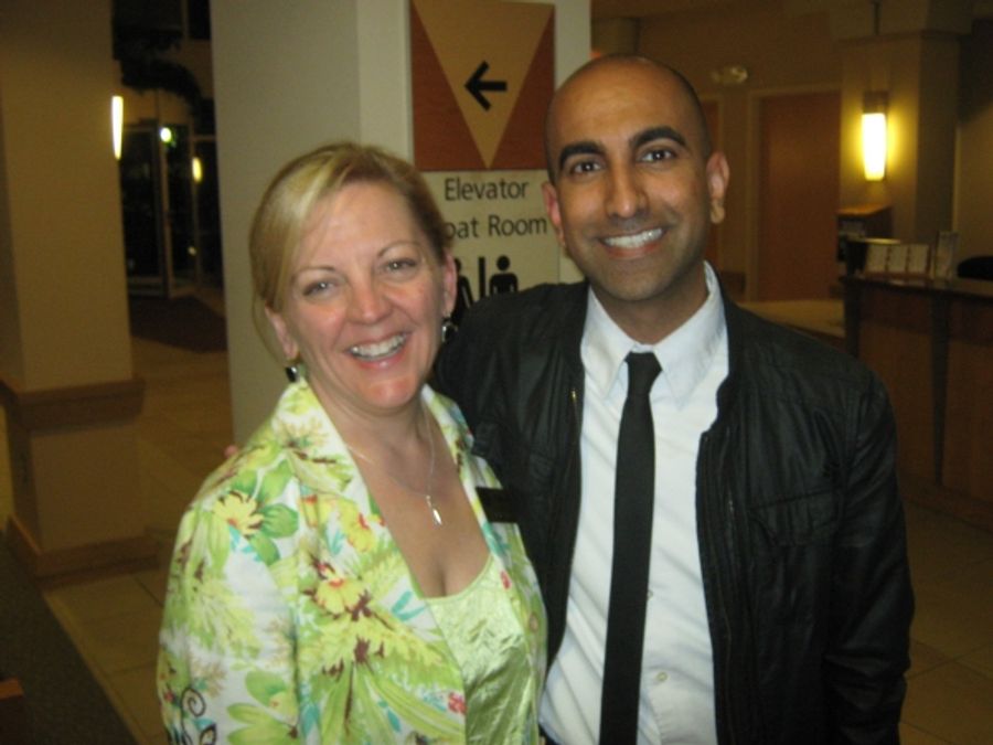 Photo Flash: Comedian Rajiv Satyal Packs Theatre for Ohio 'Homecoming' Image