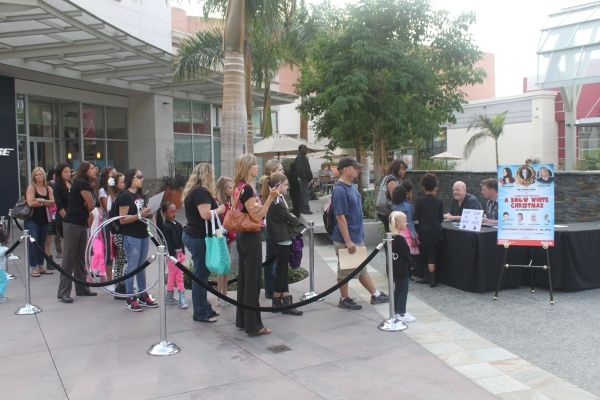Photo Flash: Casting Call for A SNOW WHITE CHRISTMAS, Starring Ariana Grande and Curt Hansen  Image