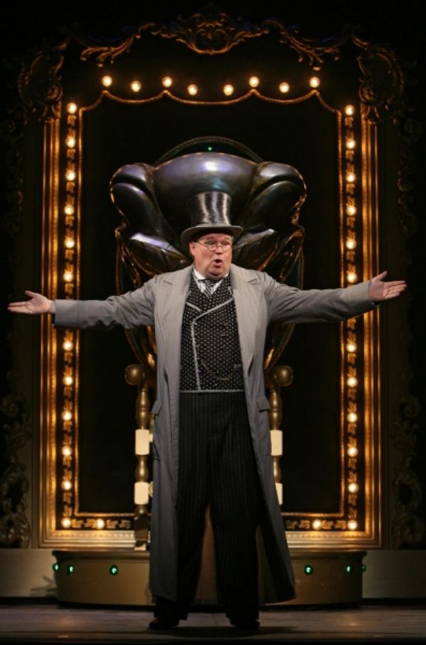 Tom McGowan 
 Photo