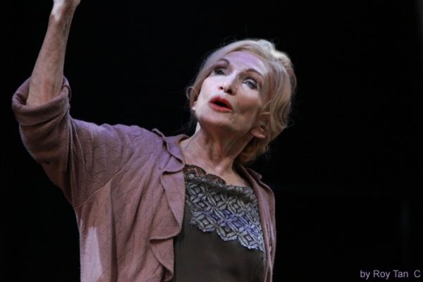 Sian Philips as Fraulein Schneider
 Photo