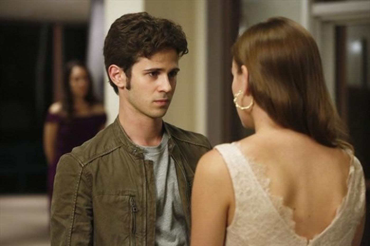 Photo Flash: Sneak Preview of REVENGE's 'Intuition' Episode, Airing 10/21  Image