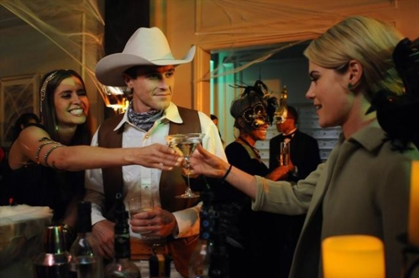 Photo Flash: Sneak Preview - 666 PARK AVENUE's 'A Crowd of Demons' Episode, 10/28  Image