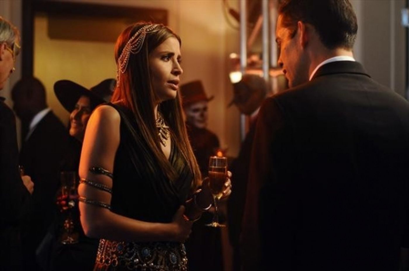 Photo Flash: Sneak Preview - 666 PARK AVENUE's 'A Crowd of Demons' Episode, 10/28  Image