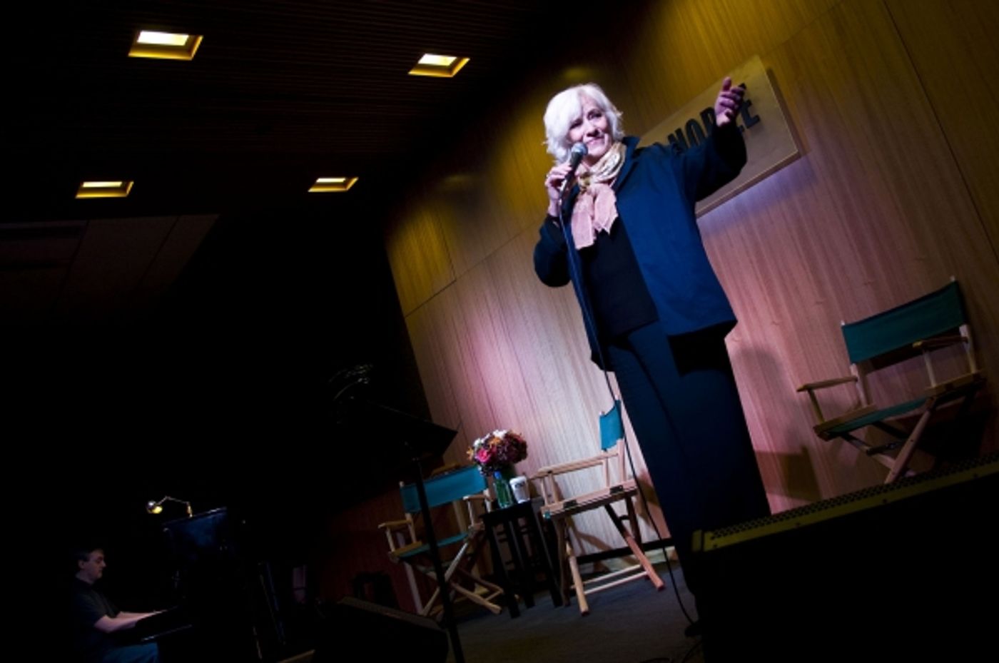 Photo Flash: Betty Buckley Sings from  'Ah, Men!' at Barnes & Noble  Image