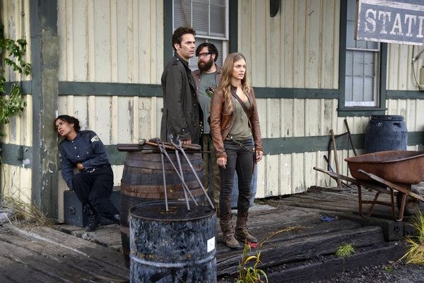 Daniella Alonso, Billy Burke, Zak Orth, Tracy Spiridakos Photo