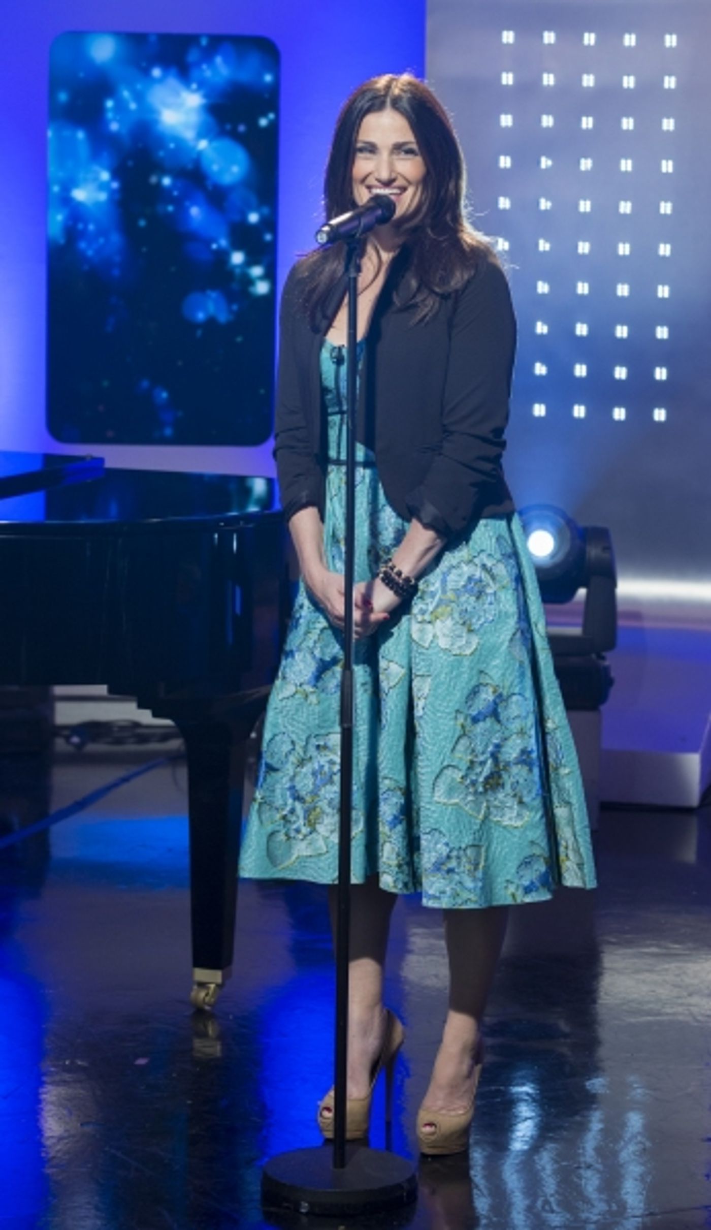 Photo Flash: Idina Menzel Performs 'Both Sides, Now' on UK's 'This Morning'! Photo Flash: Idina Menzel Performs 'Both Sides, Now' on UK's 'This Morning'! Image