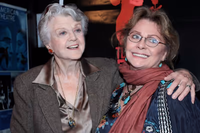 Angela Lansbury, Elizabeth Ashley
 Photo
