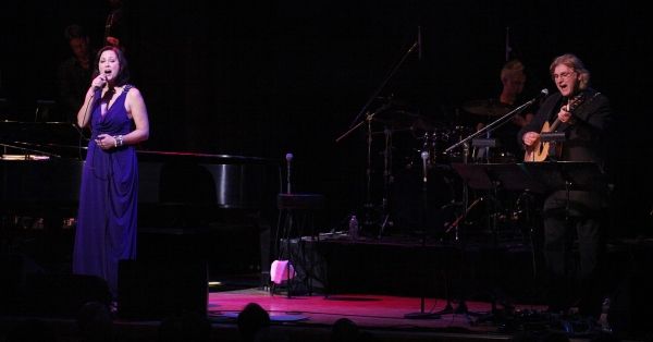 Linda Eder and Peter Calo (Guitar)  Photo