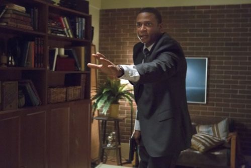 Photo Flash: First Look at ARROW's Upcoming Episode, 'Honor Thy Father,' 10/17  Image