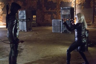Stephen Amell, Kelly Hu
 Photo