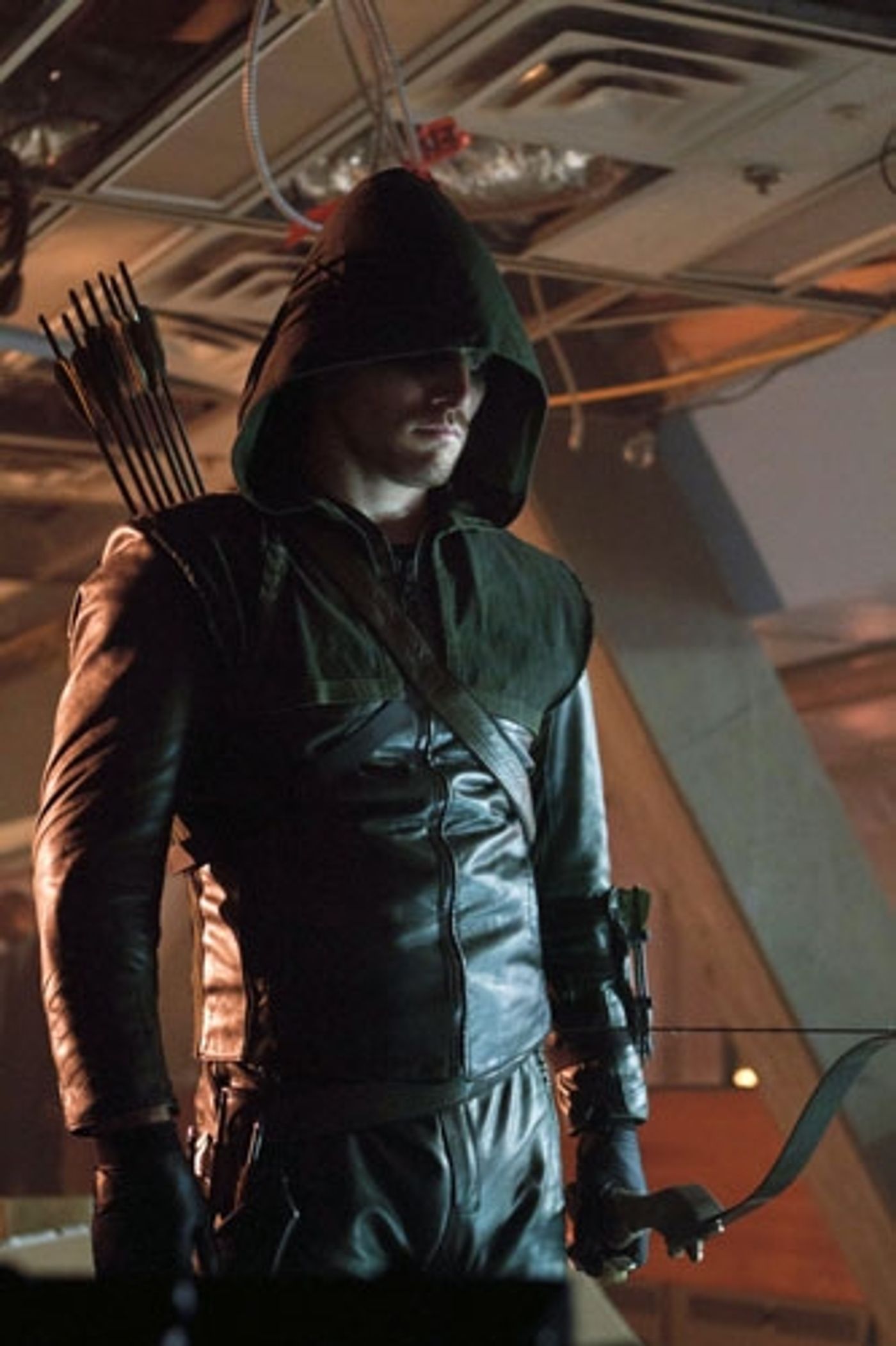 Photo Flash: First Look at ARROW's Upcoming Episode, 'Lone Gunmen,' 10/24  Image