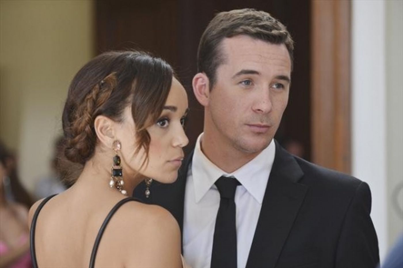 Photo Flash: First Look at REVENGE's 11/4 Episode 'Illusion'  Image