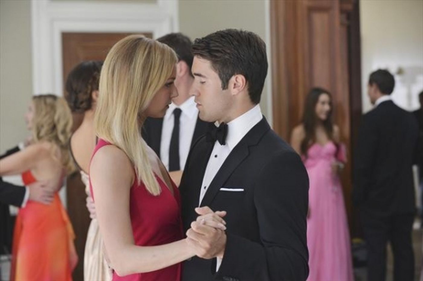 Photo Flash: First Look at REVENGE's 11/4 Episode 'Illusion'  Image