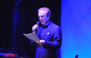 Alan Kalter-tonight's host Photo