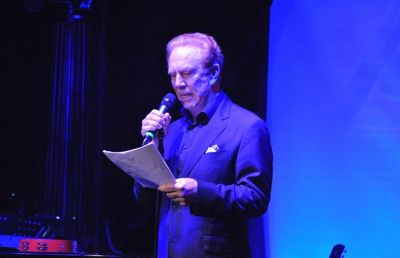 Alan Kalter-tonight's host Photo