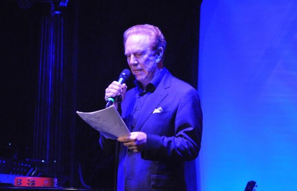 Alan Kalter-tonight's host Photo