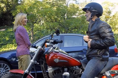 JULIE BOWEN, TY BURRELL    Photo