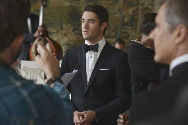 Photo Flash: Behind-the-Scenes Look at REVENGE's Episode, 'Illusion,' 11/4  Image