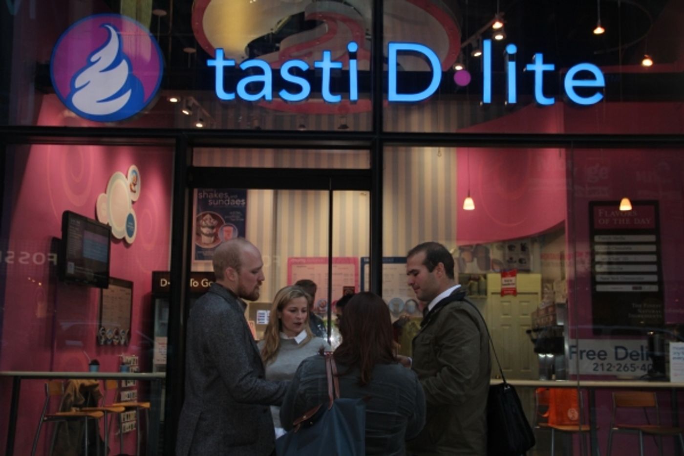 Photo Flash: HOW TO BE A NEW YORKER Unveils 'Fudgetaboutit' Dessert at Tasti D-Lite  Image