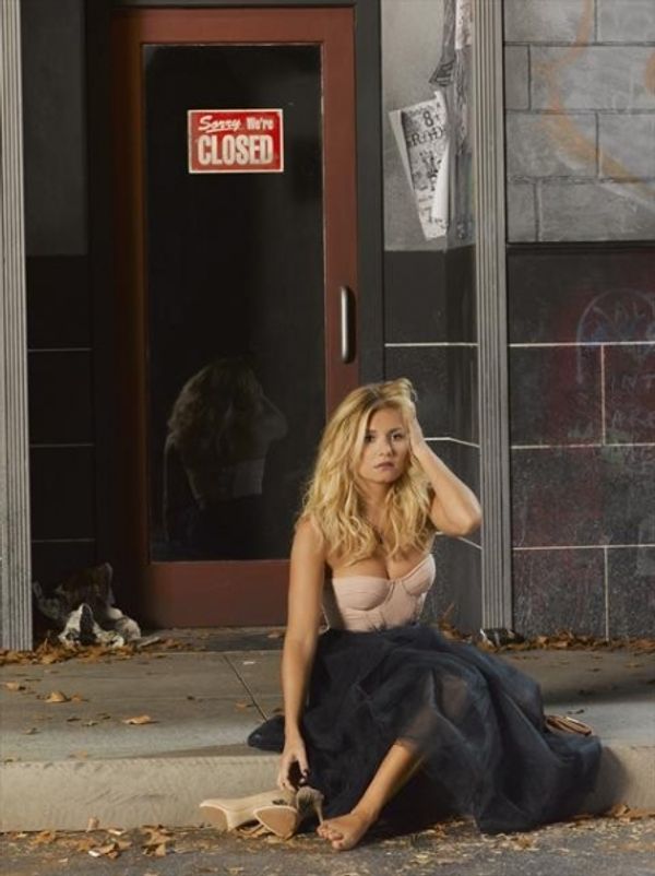 ELISHA CUTHBERT    Photo
