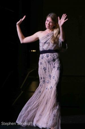 Shana Farr @ BroadwayWorld Shana Farr Photo
