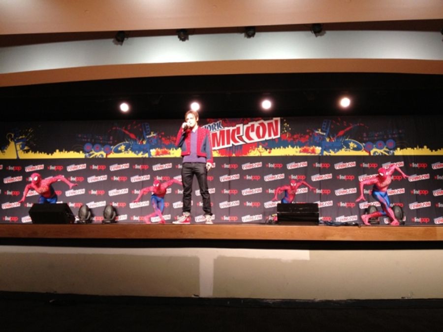 Photo Flash: SPIDER-MAN Cast Visits NYC Comic Con Image