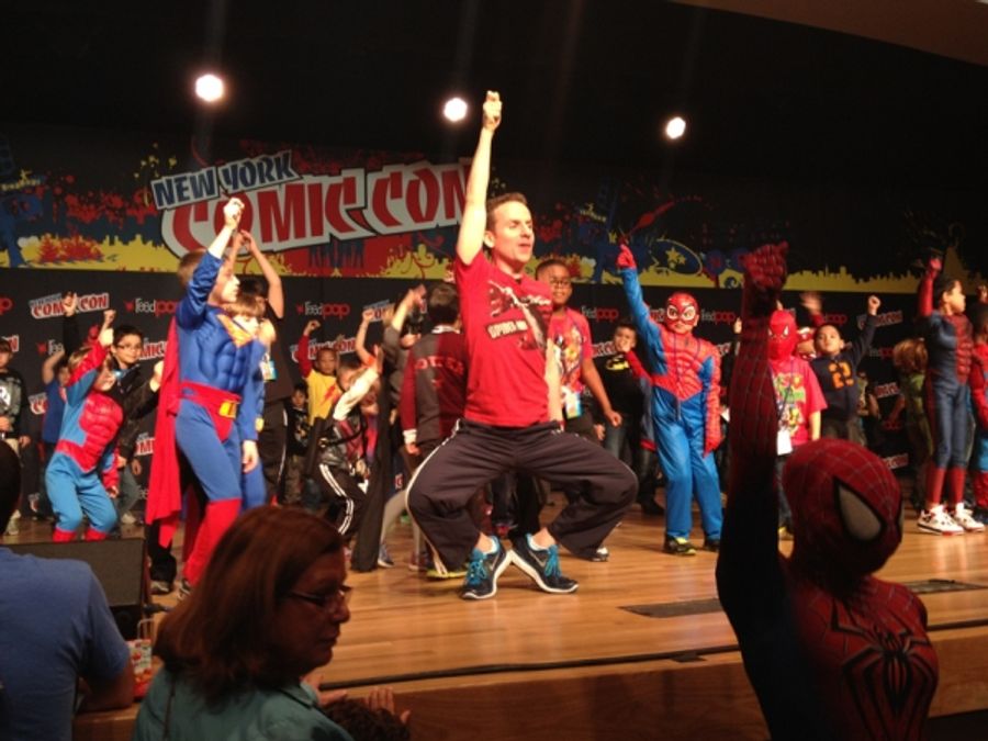 Photo Flash: SPIDER-MAN Cast Visits NYC Comic Con Image