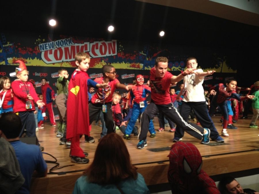 Photo Flash: SPIDER-MAN Cast Visits NYC Comic Con Image