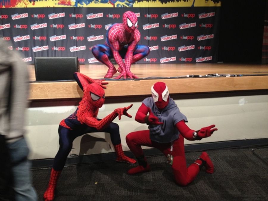 Photo Flash: SPIDER-MAN Cast Visits NYC Comic Con Image