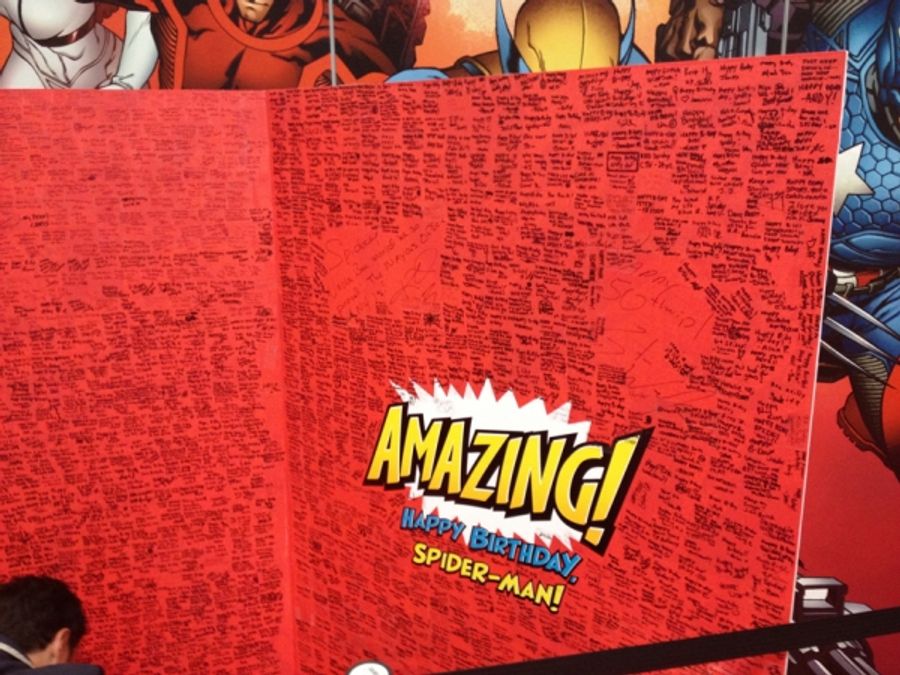 Photo Flash: SPIDER-MAN Cast Visits NYC Comic Con Image