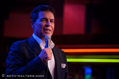 Clint Holmes Photo