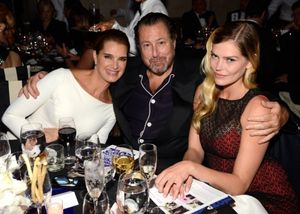  Brooke Shields, Julian Schnabel and May Anderson Photo