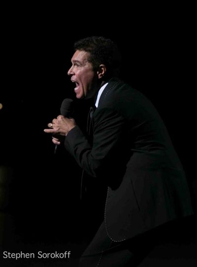 Clint Holmes Photo