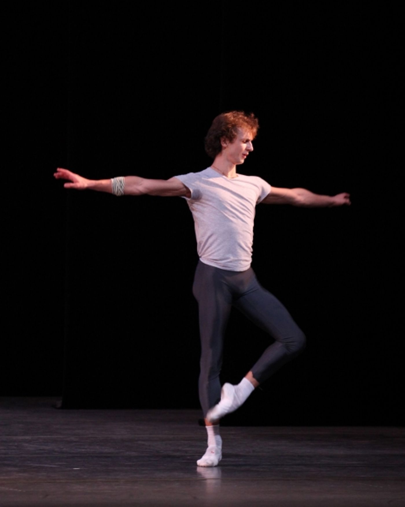 Photo Coverage: Bolshoi Ballet's Olga Smirnova & Semyon Chudin Perform 'Grand Pas Classique'  Image