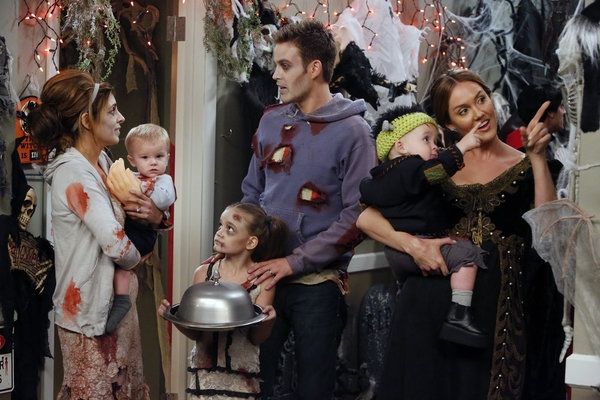 Photo Flash: First Look at GUYS WITH KIDS' Halloween Episode, 10/24  Image