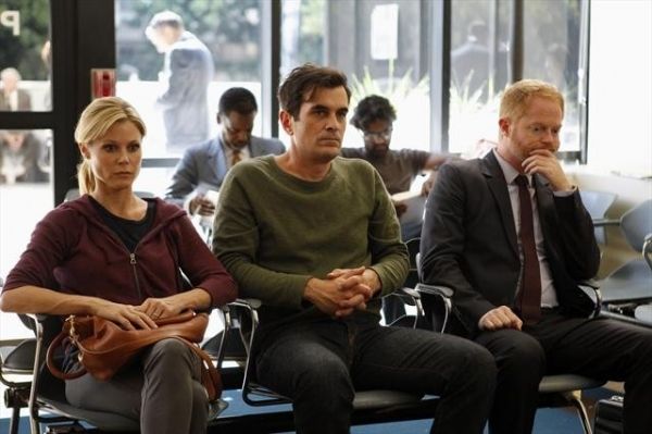 Photo Flash: First Look at MODERN FAMILY's Episode, 'Arrested,' 11/7  Image