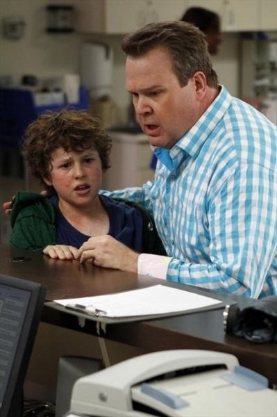 Photo Flash: First Look at MODERN FAMILY's Episode, 'Arrested,' 11/7  Image