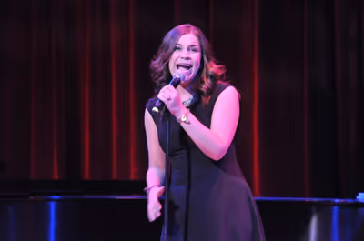 Lindsay Mendez Photo