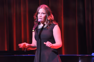 Lindsay Mendez Photo