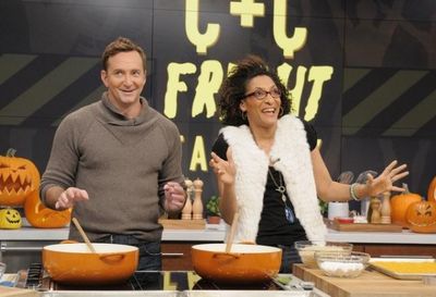 CLINTON KELLY, CARLA HALL    Photo
