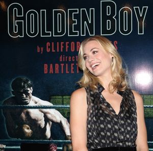 Yvonne Strahovski Photo