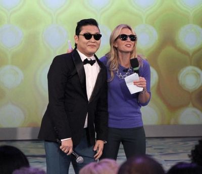 PSY, ELISABETH HASSELBECK   Photo