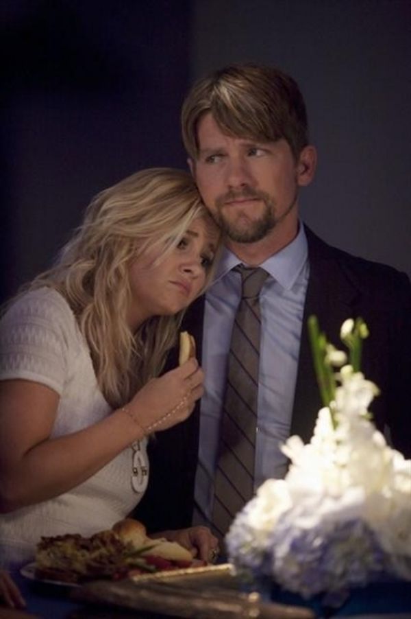 ELISHA CUTHBERT, ZACHARY KNIGHTON    Photo