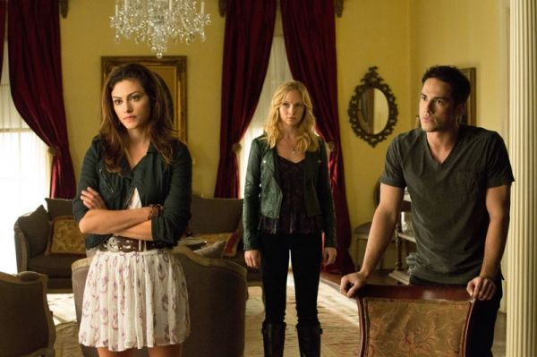 Phoebe Tonkin, Candice Accola, Michael Trevino  Photo