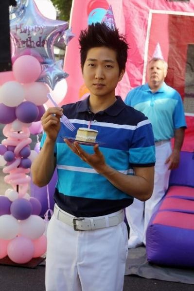 Photo Flash: THE NEIGHBORS' 'Larry Bird and the Iron Throne,' Airs 10/31  Image