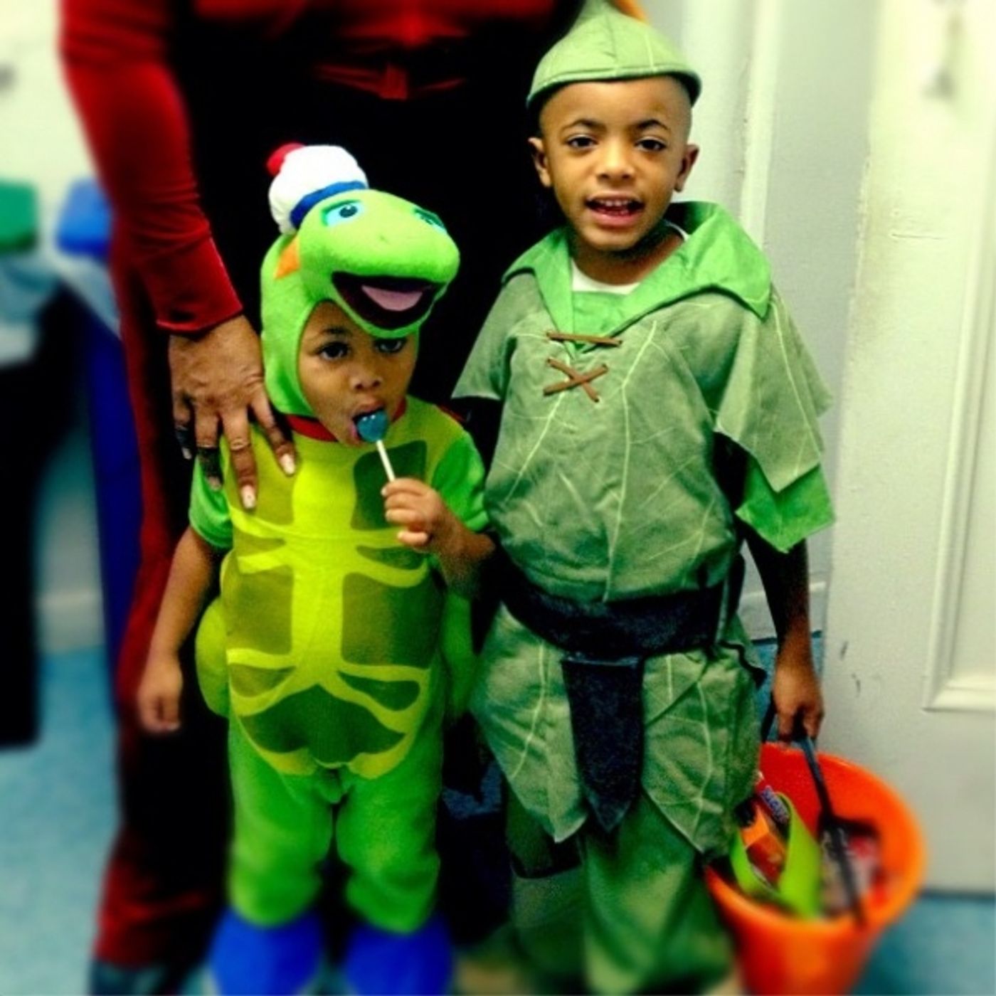 Photo Flash: Saturday Intermission Pics, Oct 27 - Part 2 - Trick-or-Treaters Backstage at NEWSIES and More!  Image