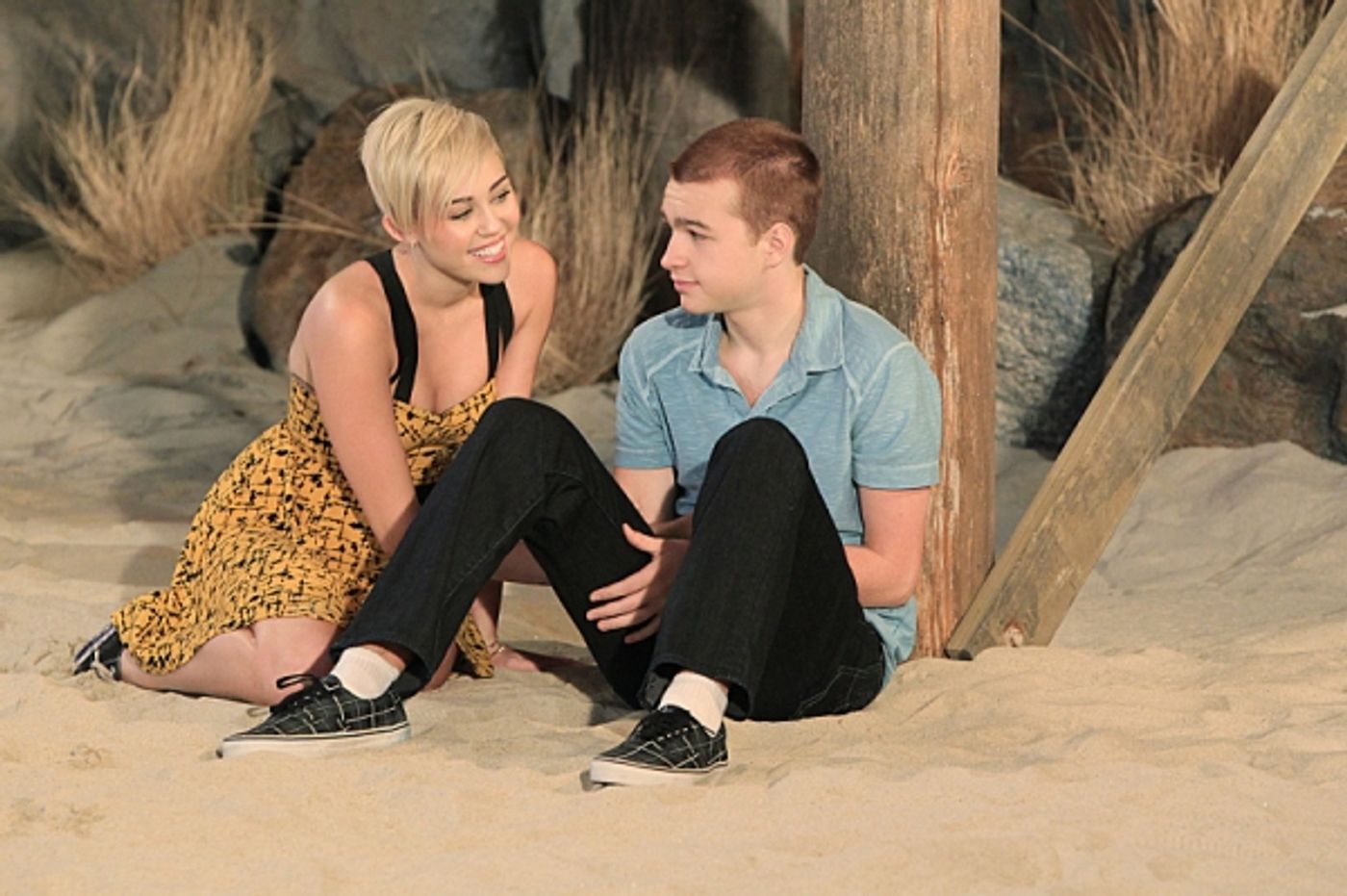 Photo Flash: First Look - Miley Cyrus Guest Stars on TWO AND A HALF MEN  Image